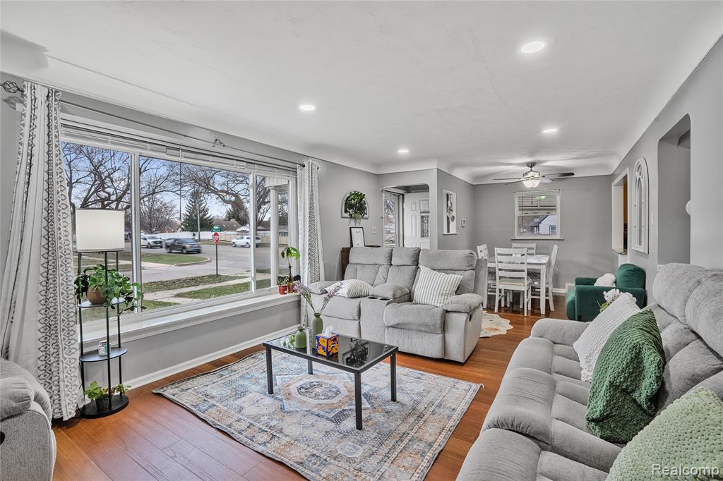31344 Rosslyn Avenue, Garden City, MI — Photo 3