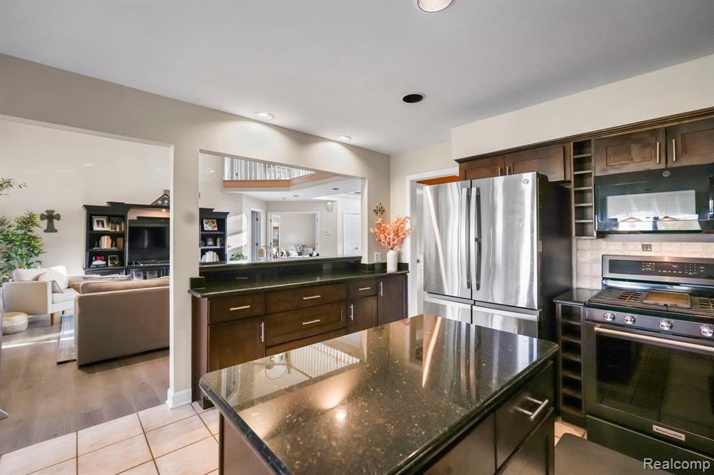 47352 DOVE Court, Shelby Twp, MI 48315 — Photo 17