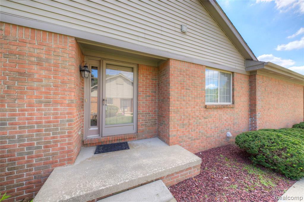 1913 Pebble Creek Drive, Canton, MI 48188 — Photo 4