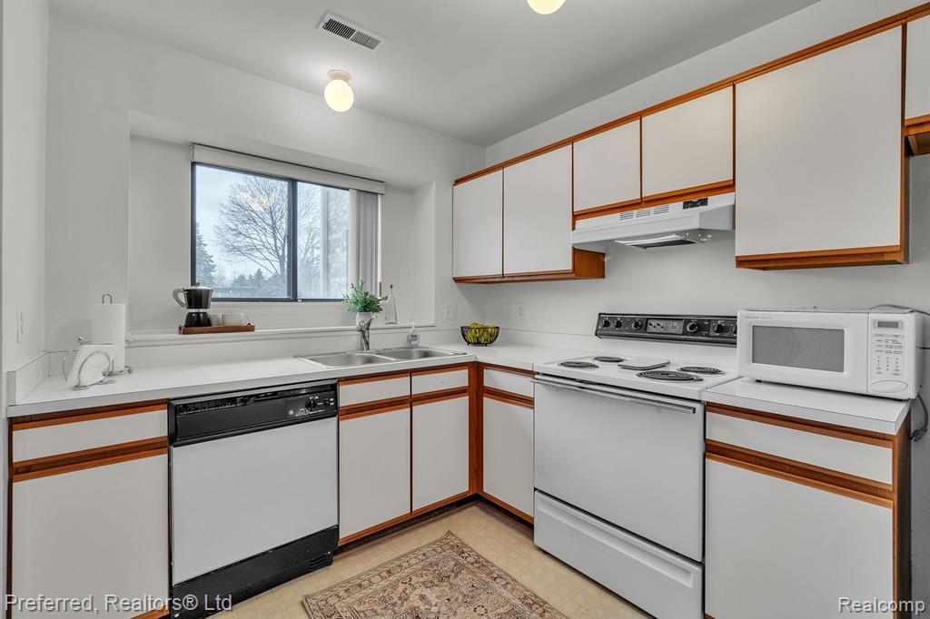 42565 LILLEY POINTE Drive, Canton, MI 48187 — Photo 15