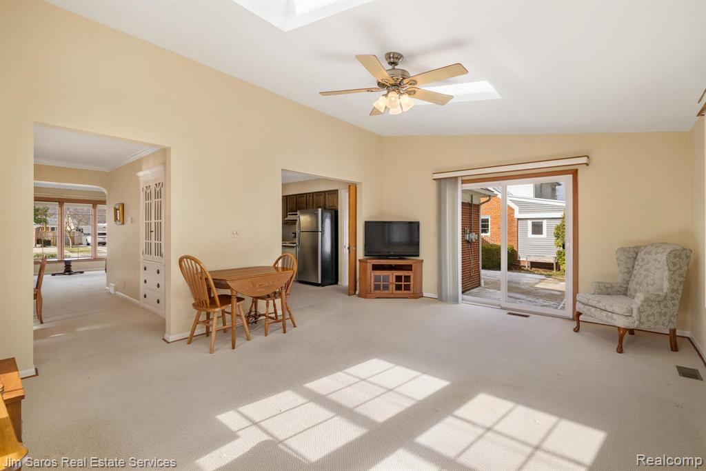 1210 Fairholme Road, Grosse Pointe Woods, MI 48236 — Photo 10