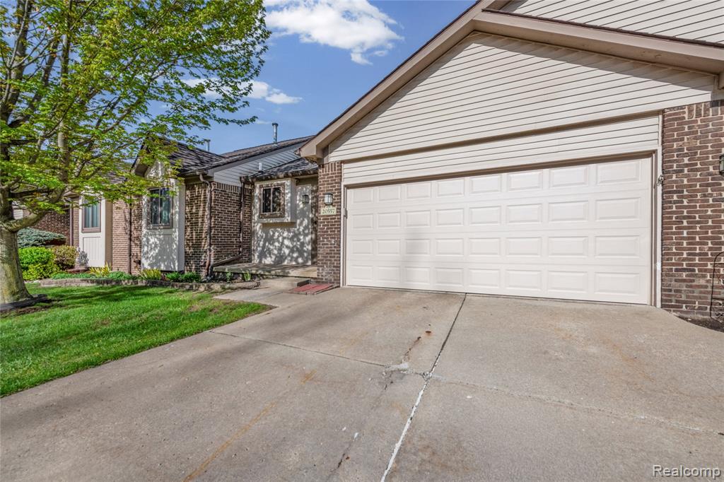 20557 Longwood Drive, Clinton Twp, MI 48038 — Photo 4