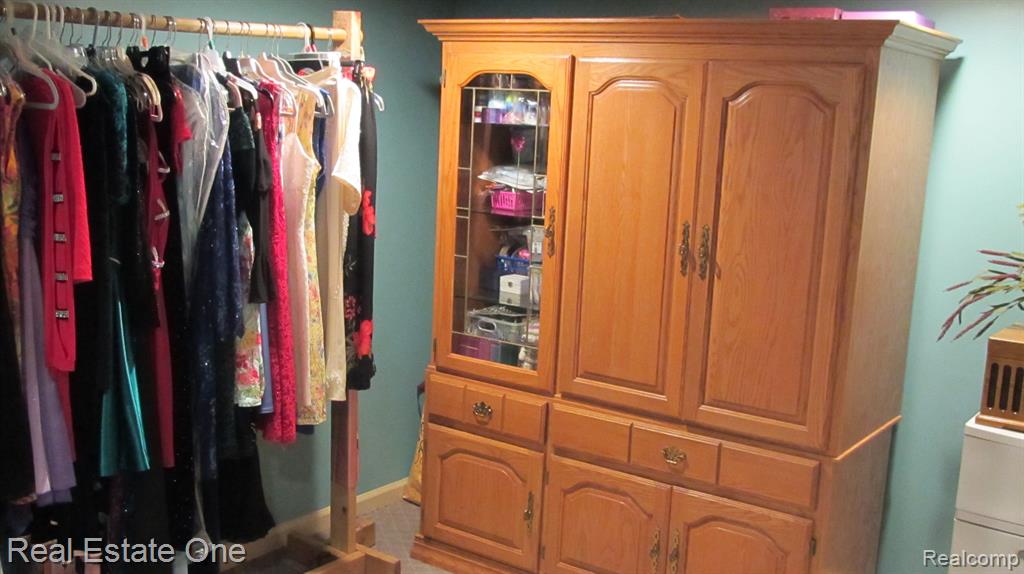 669 S HAWTHORNE Street, Westland, MI 48186 — Photo 20