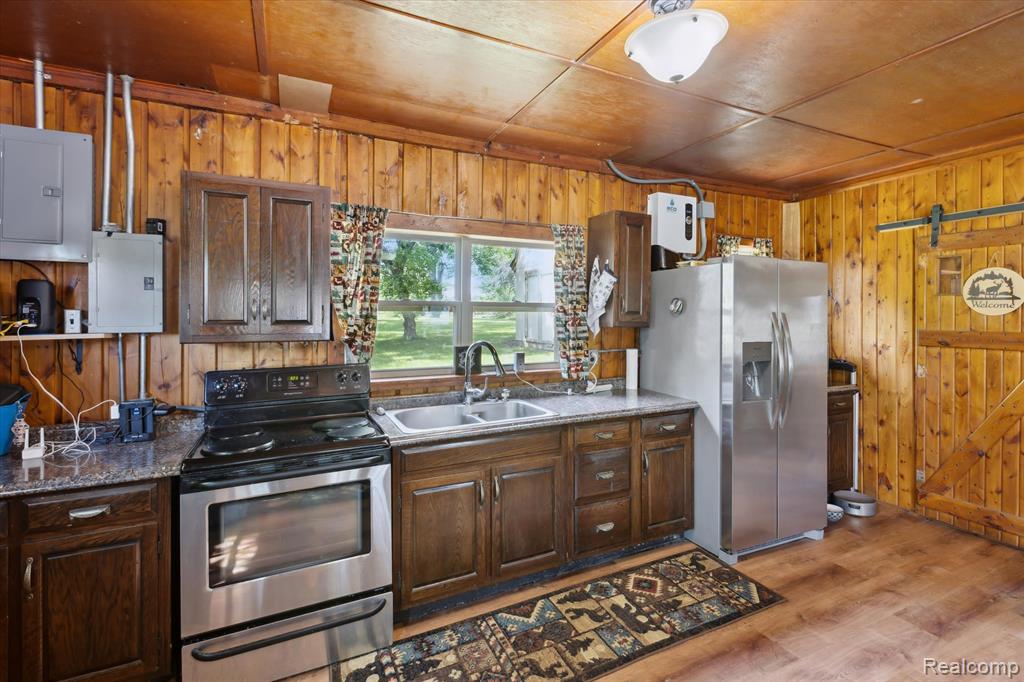 5020 Main Street, MI — Photo 13