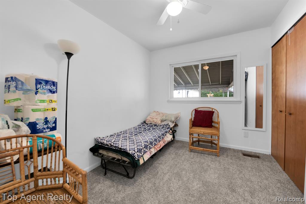 545 SONIA Avenue, Madison Heights, MI 48071 — Photo 15