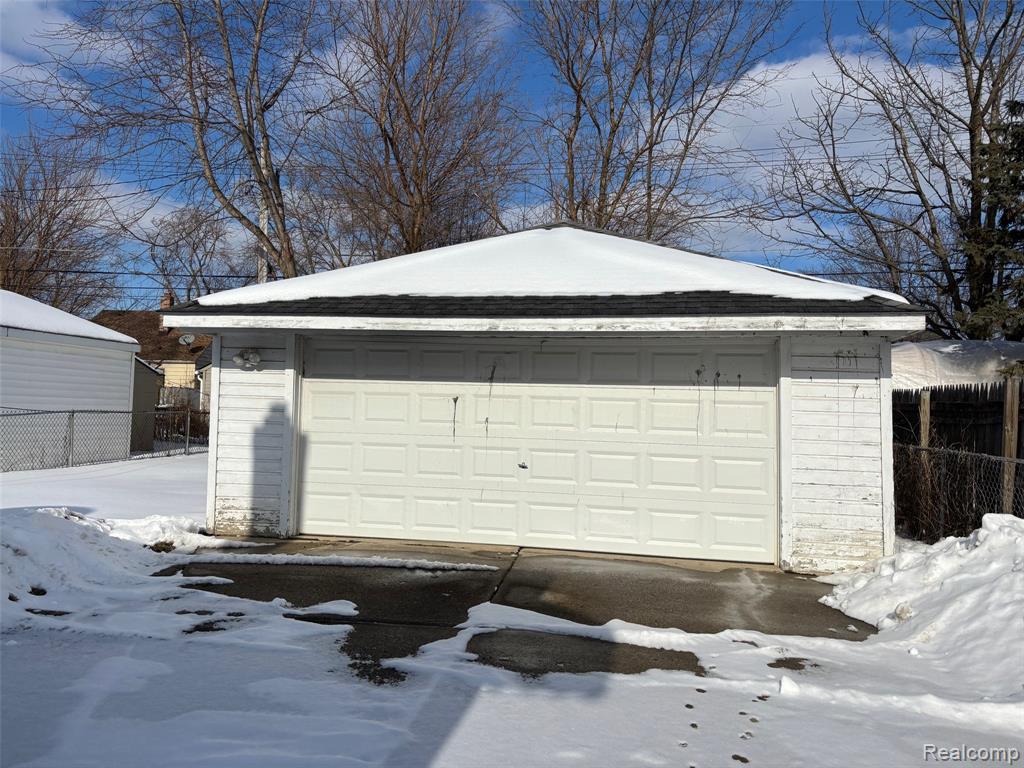 19381 KENOSHA Street, Harper Woods, MI 48225 — Photo 16