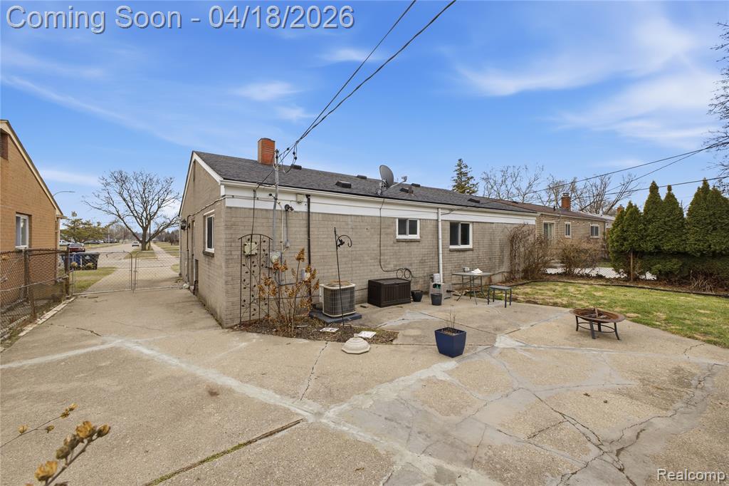 8573 Liberty Boulevard, Westland, MI — Photo 32