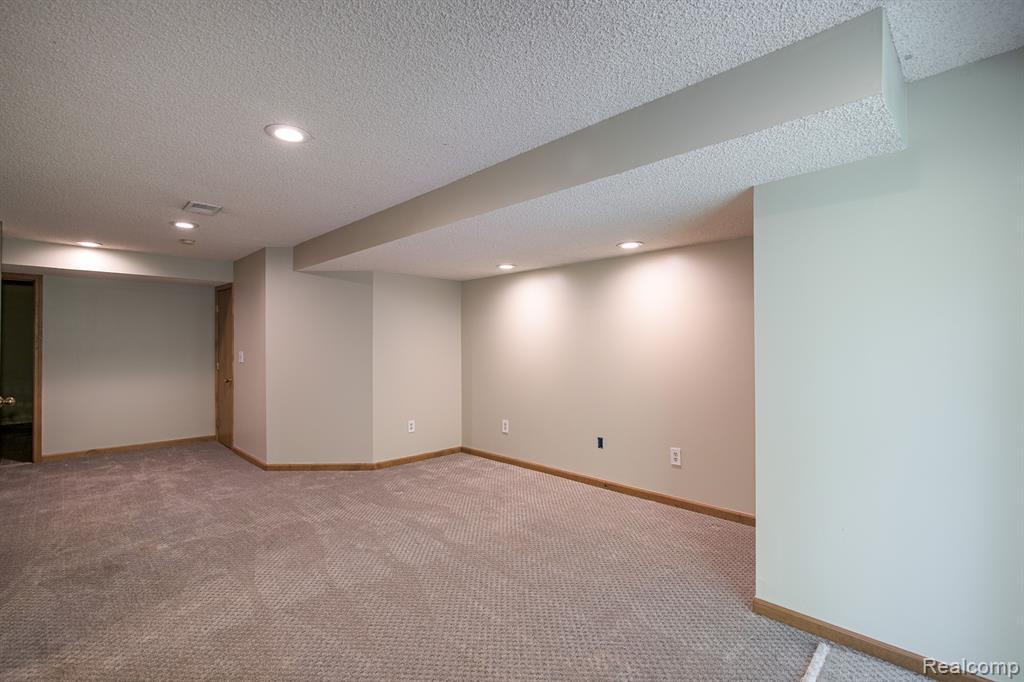 22140 River Ridge Trail, Farmington Hills, MI 48335 — Photo 19