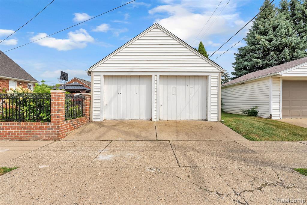 8200 Hartwell Street, Detroit, MI 48228 — Photo 33
