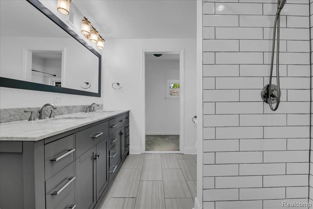 828 N Gainsborough Avenue, Royal Oak, MI 48067 — Photo 18