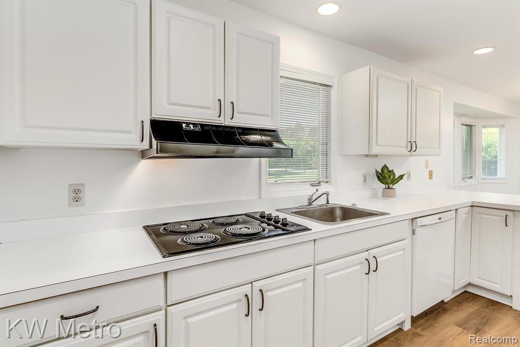 21305 Juniper Court, Farmington Hills, MI 48336 — Photo 17