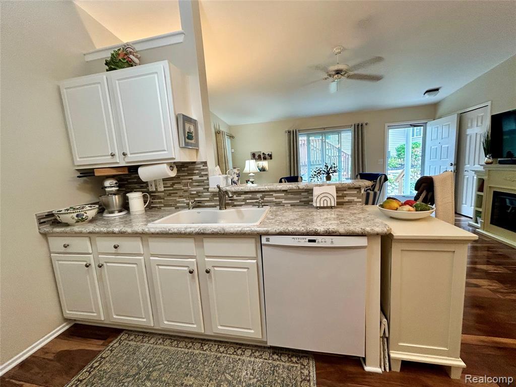 9545 Woodside Circle, Grand Blanc, MI 48439 — Photo 11