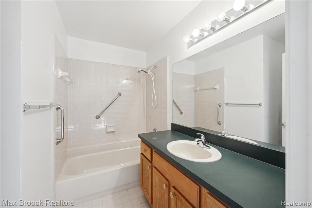 7364 GREEN MEADOW Lane, Canton, MI 48187 — Photo 10