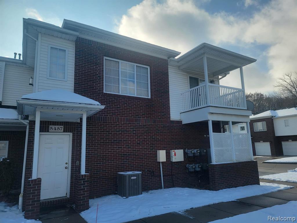 5457 Twin Oaks Drive, Sterling Heights, MI 48314 — Photo 11