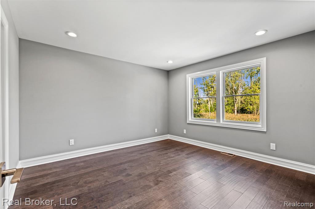 Unfurnished room with dark wood finished floors and recessed lighting