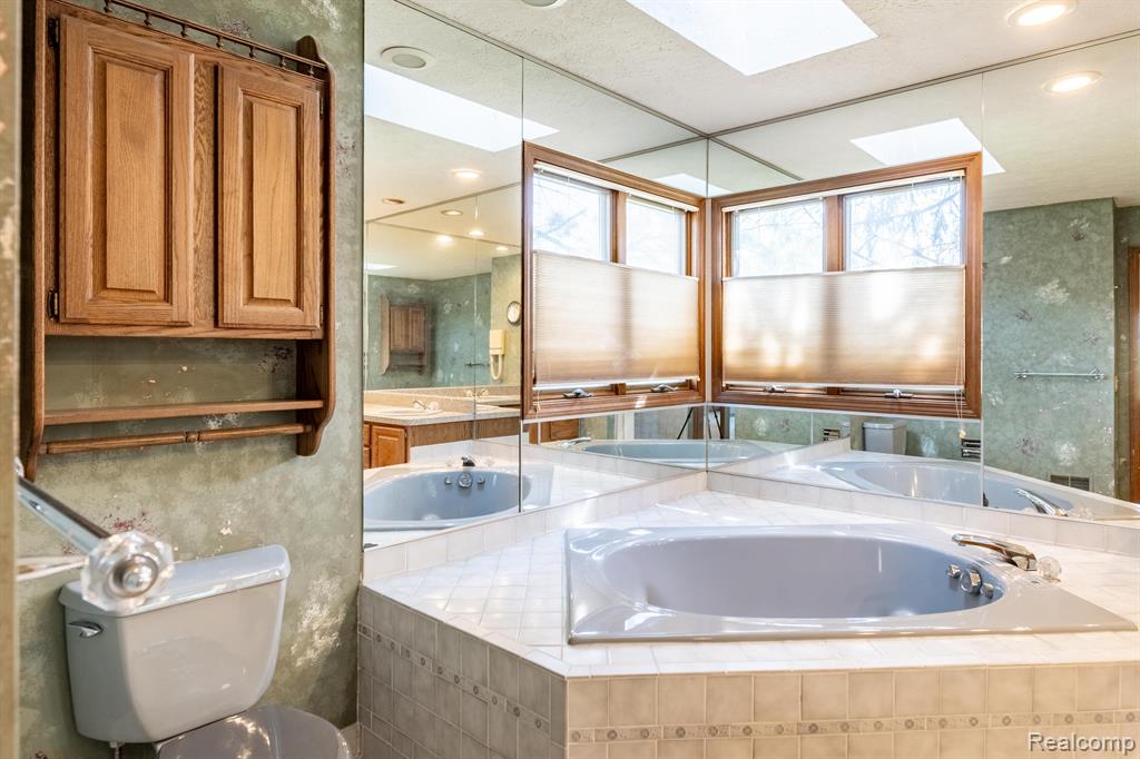 4435 OAK POINTE Drive, Brighton, MI 48116 — Photo 37