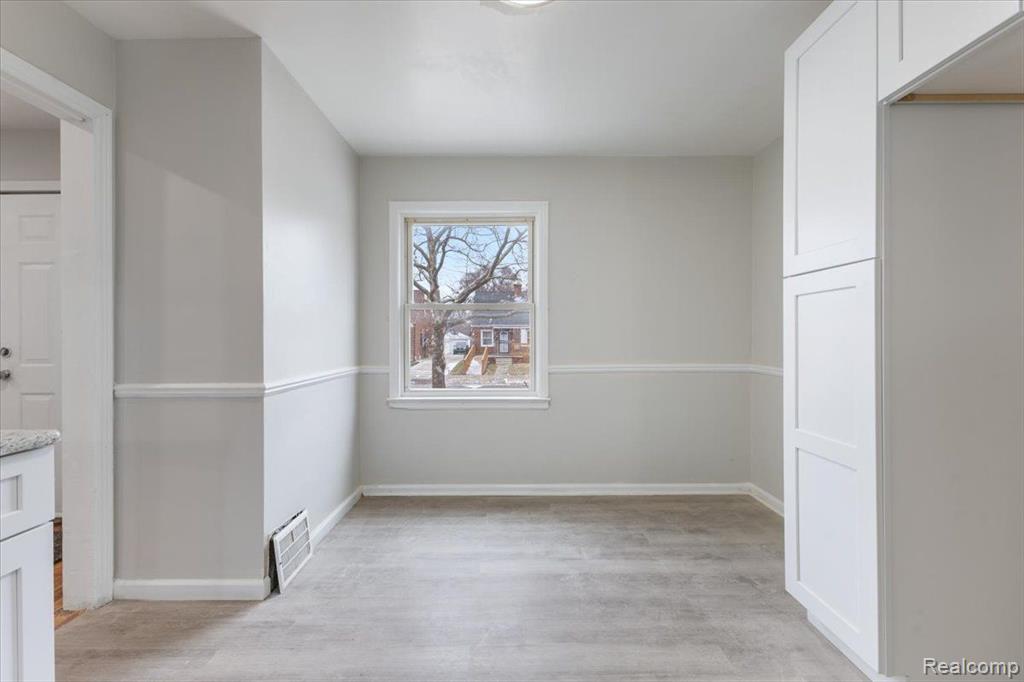 6303 UNIVERSITY, Detroit, MI 48224 — Photo 8