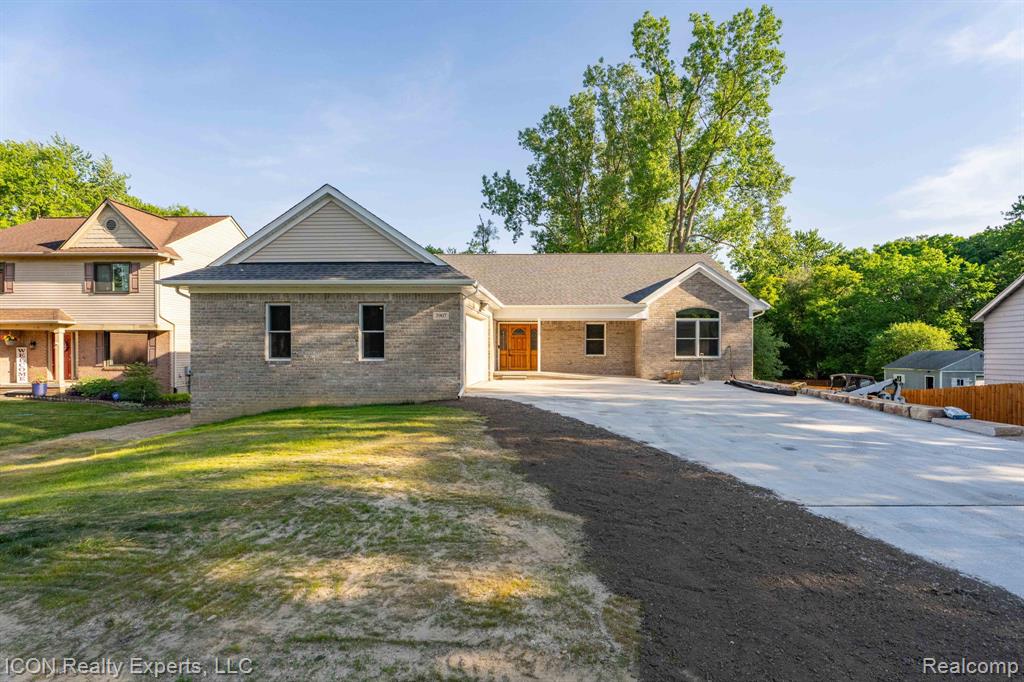 3907 Pontiac Lake Road, Waterford, MI 48328 — Photo 2
