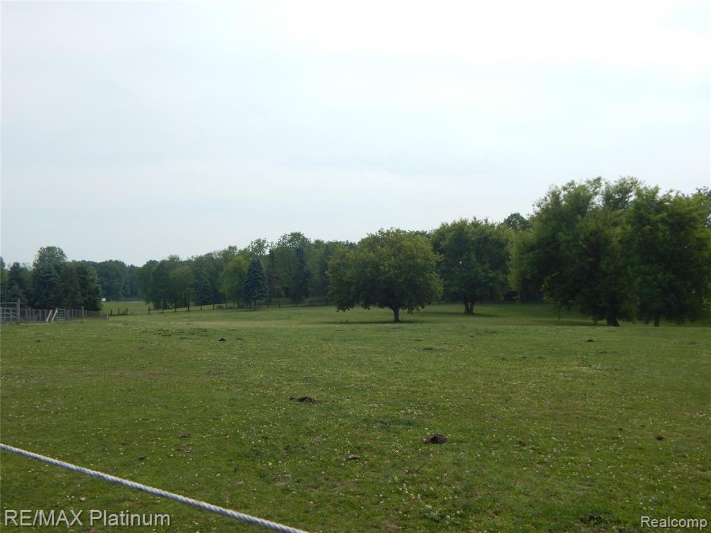 2025 W Rose Center Road, Holly, MI 48442 — Photo 27