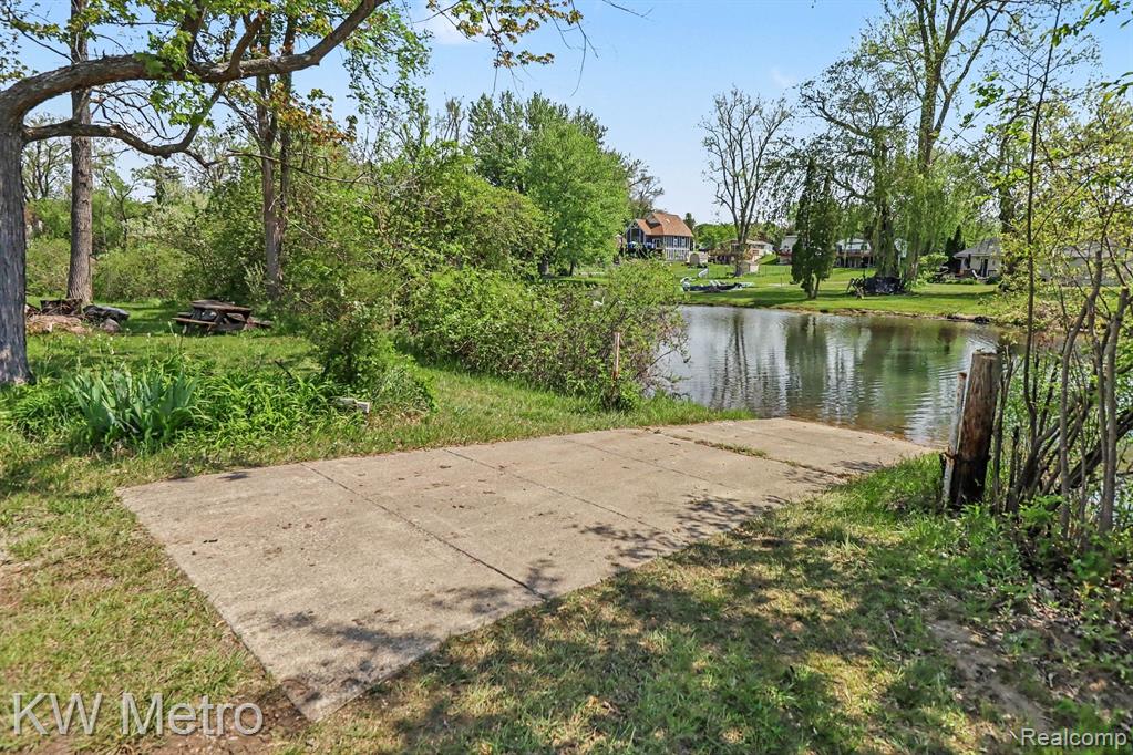 657 Dunleavy Drive, Highland, MI 48356 — Photo 27