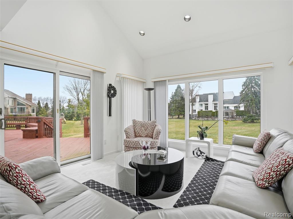 3827 Manchester Court, Bloomfield Hills, MI 48302 — Photo 24