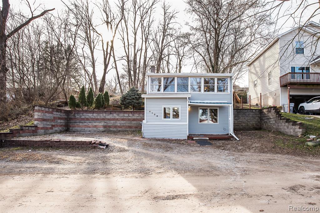 8128 Halfway Drive, Brighton, MI 48116 — Photo 2