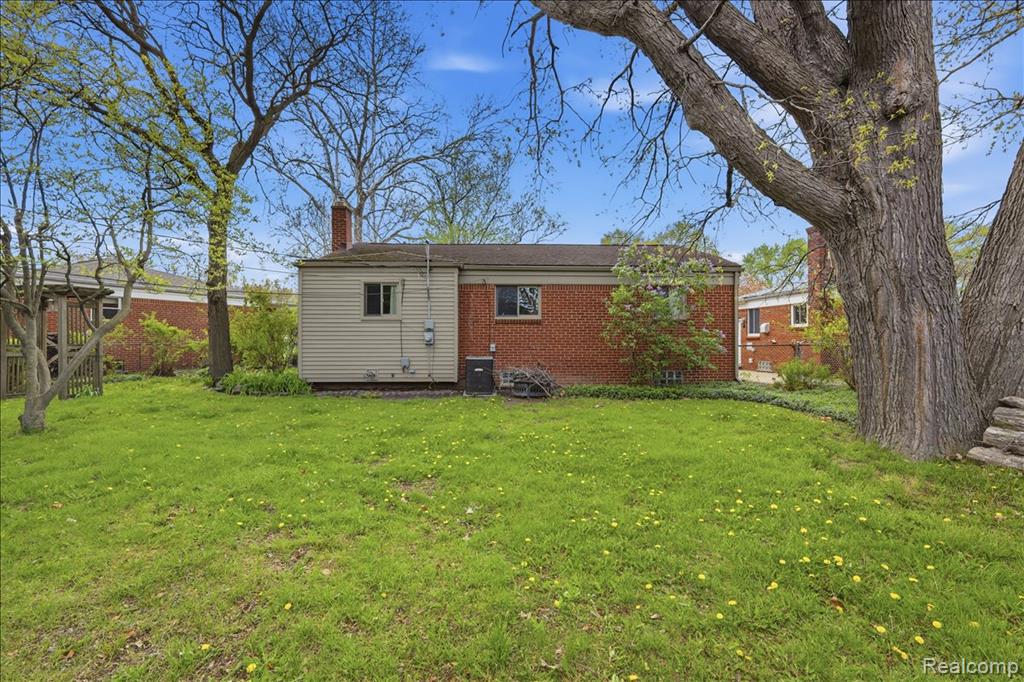 28146 Park Court, Madison Heights, MI 48071 — Photo 33