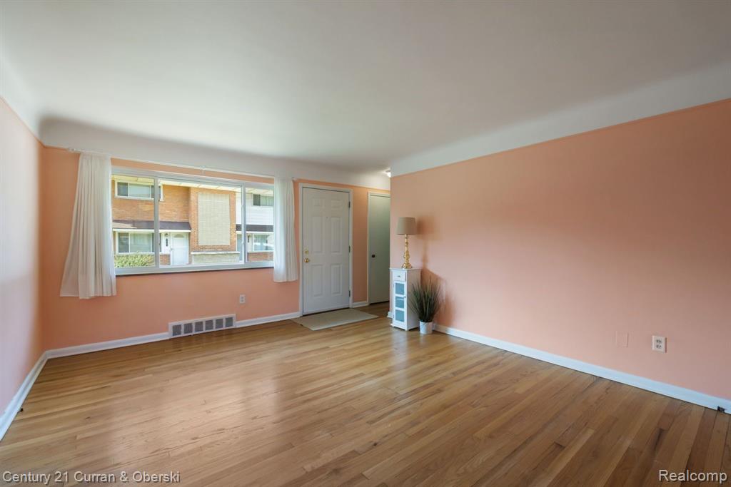 9917 MIDDLEBELT Road, Livonia, MI 48150 — Photo 13