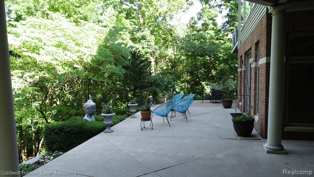 9945 ROLLING GREENS Drive, Pinckney, MI 48169 — Photo 3
