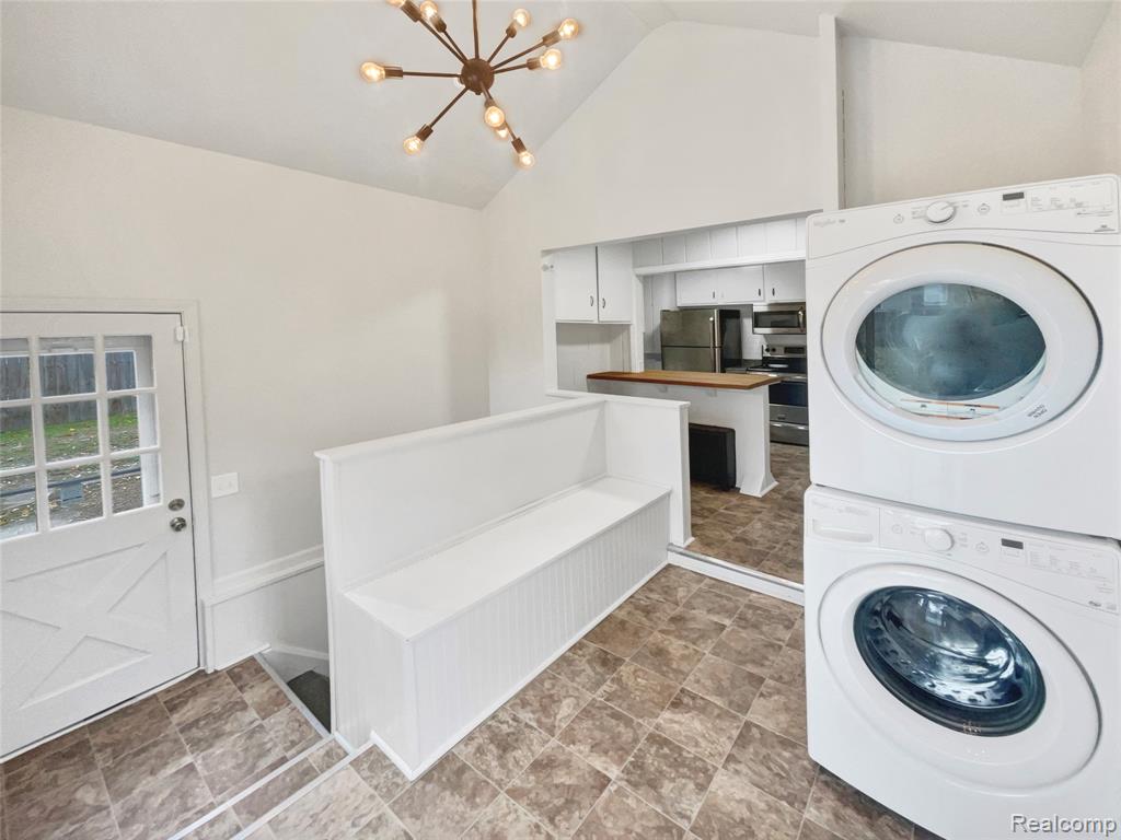 6441 Crest Drive, Waterford, MI 48329 — Photo 15