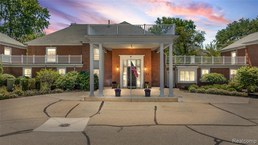 17111 E Jefferson Avenue, 10, Grosse Pointe, MI 48230