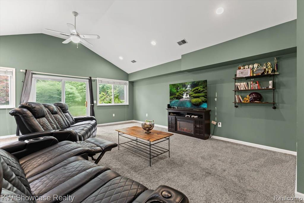 964 Daffodil Drive, Waterford, MI 48327 — Photo 22