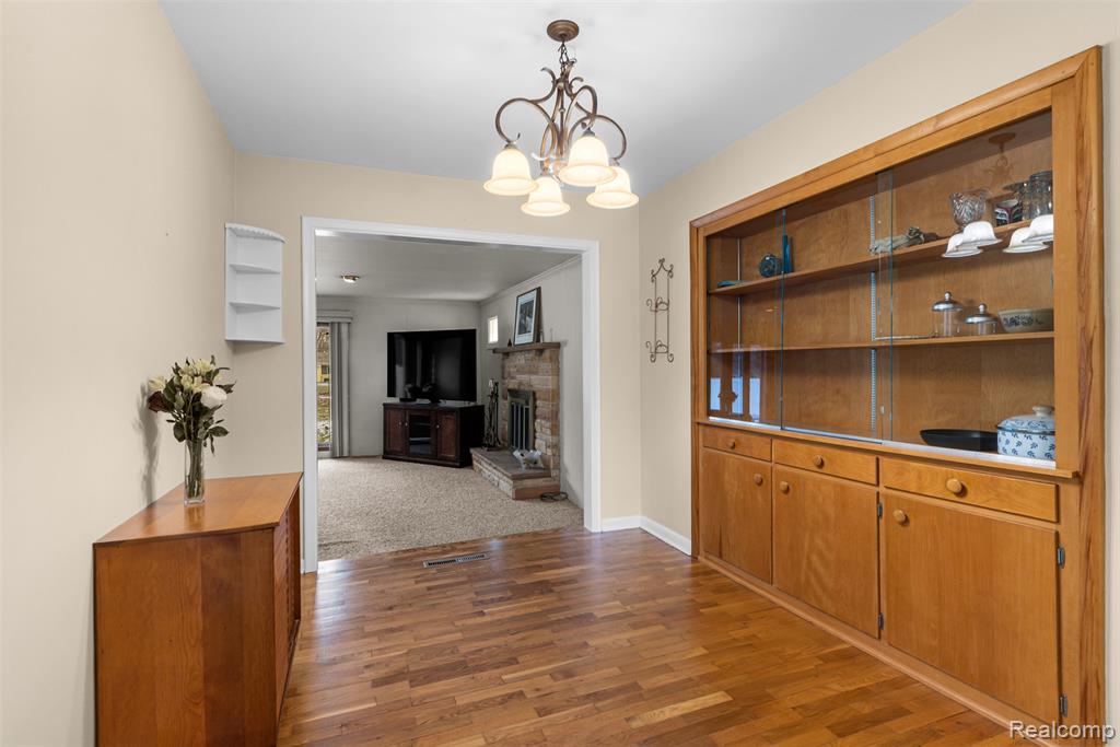 428 Sunnyside Drive, Flushing, MI 48433 — Photo 16