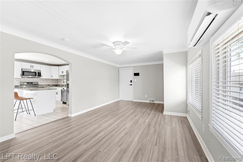 413 Chestnut Street, Wyandotte, MI 48192 — Photo 2