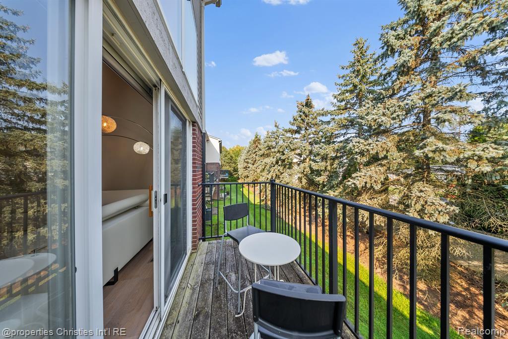 963 SANDALWOOD Drive, Troy, MI 48085 — Photo 24
