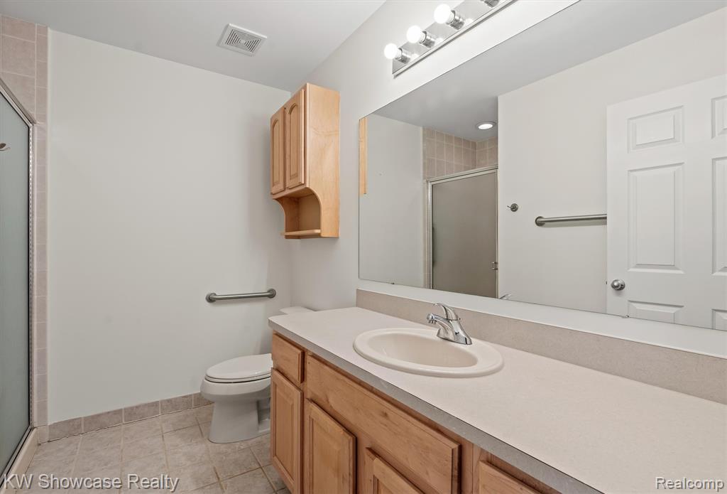 462 Woodhaven Drive, Commerce Twp, MI 48390 — Photo 15