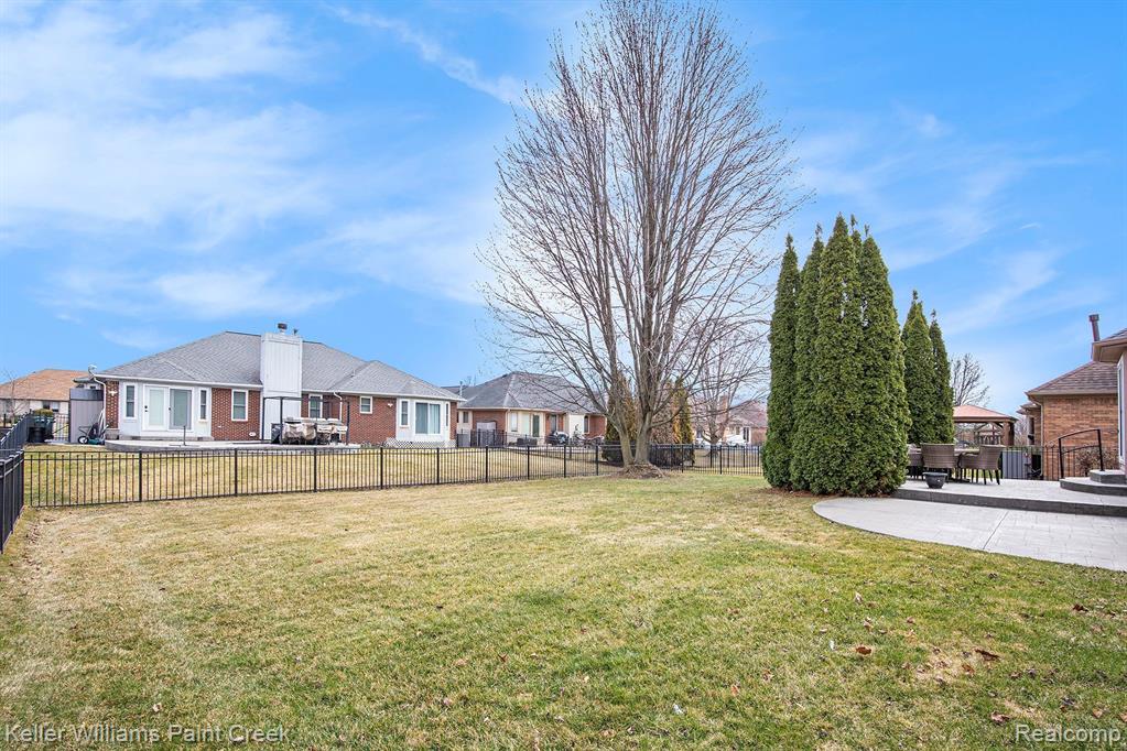 54660 BERRYFIELD Drive, Macomb, MI 48042 — Photo 27