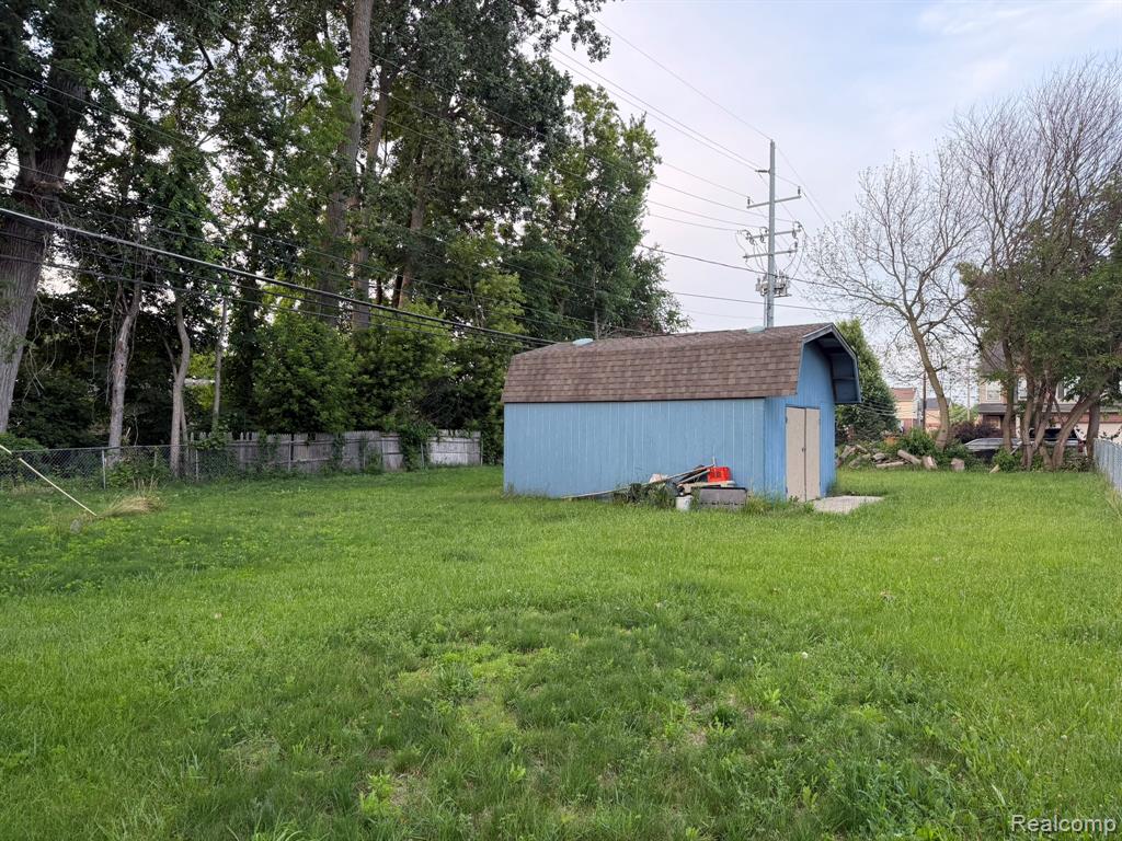 5775 N Dowling, Westland, MI — Photo 3