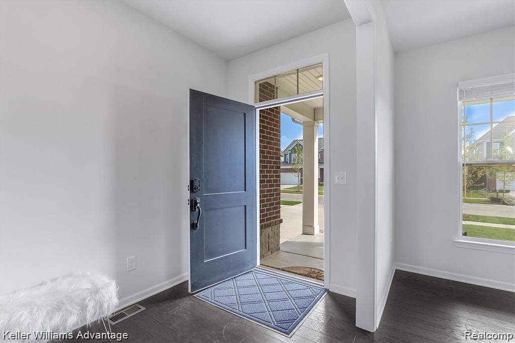 48389 Fieldstone Drive, Northville, MI — Photo 4