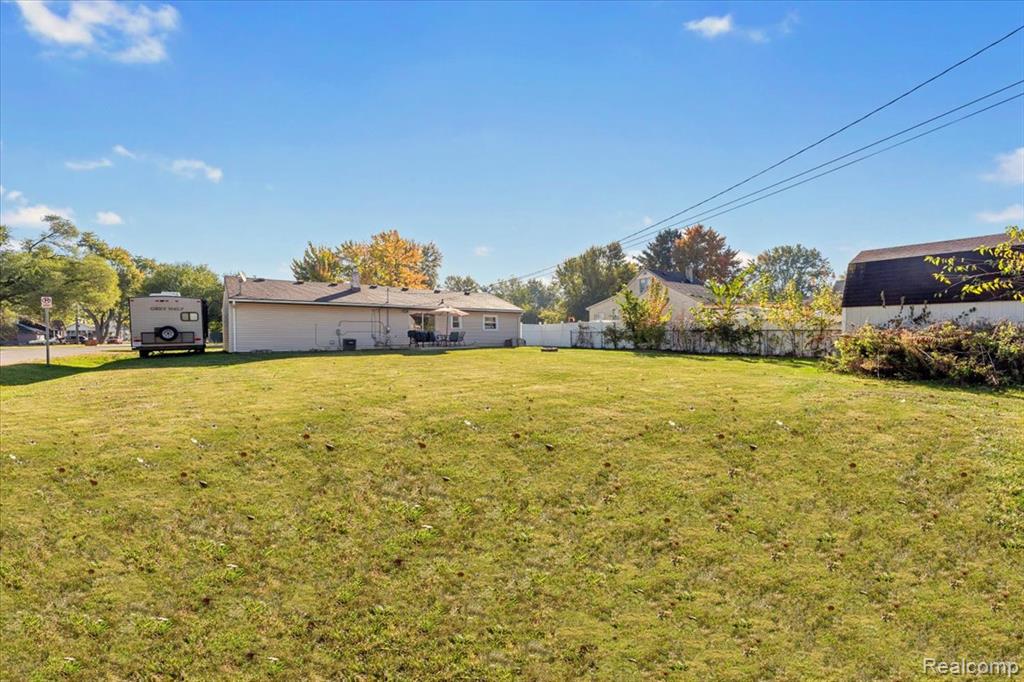 24608 Woodland Drive, Brownstown, MI 48134 — Photo 24