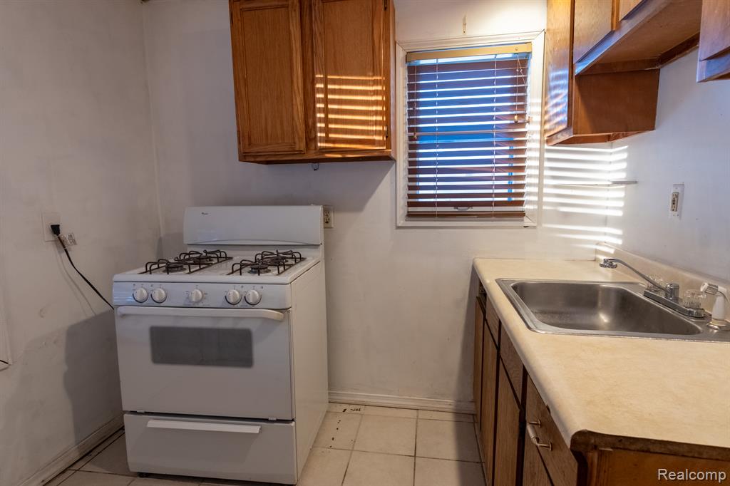 418 W Woodruff Avenue, Hazel Park, MI 48030 — Photo 9