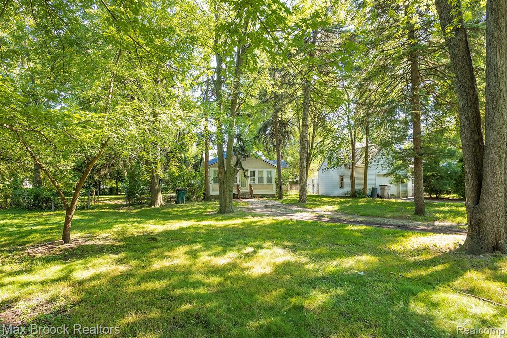 594 ANDRESEN Court, Hazel Park, MI 48030 — Photo 23