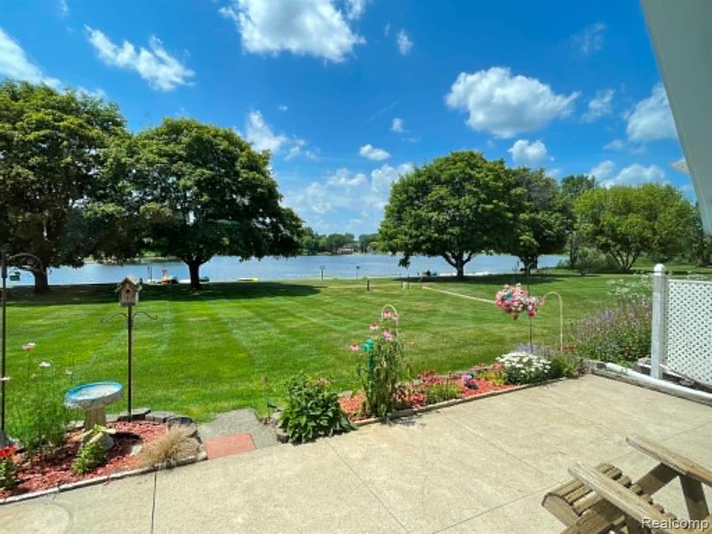 26965 Milford, 37, South Lyon, MI 48178