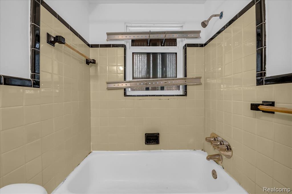 9935 Pierson St, Detroit, MI 48228 — Photo 13