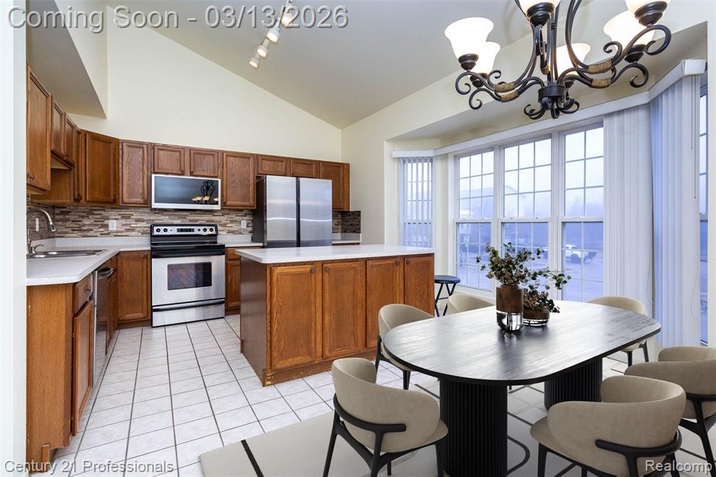 912 Sandalwood Drive, Troy, MI 48085 — Photo 12