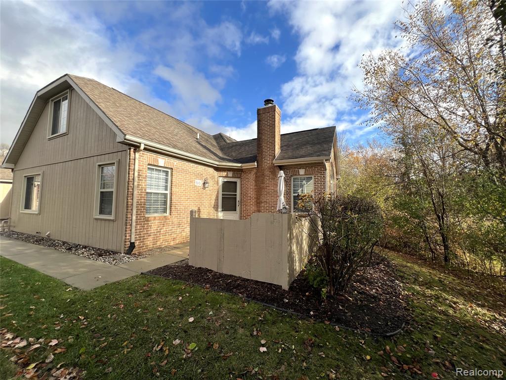 616 Perry Creek Drive, 11, Grand Blanc, MI 48439 — Photo 2