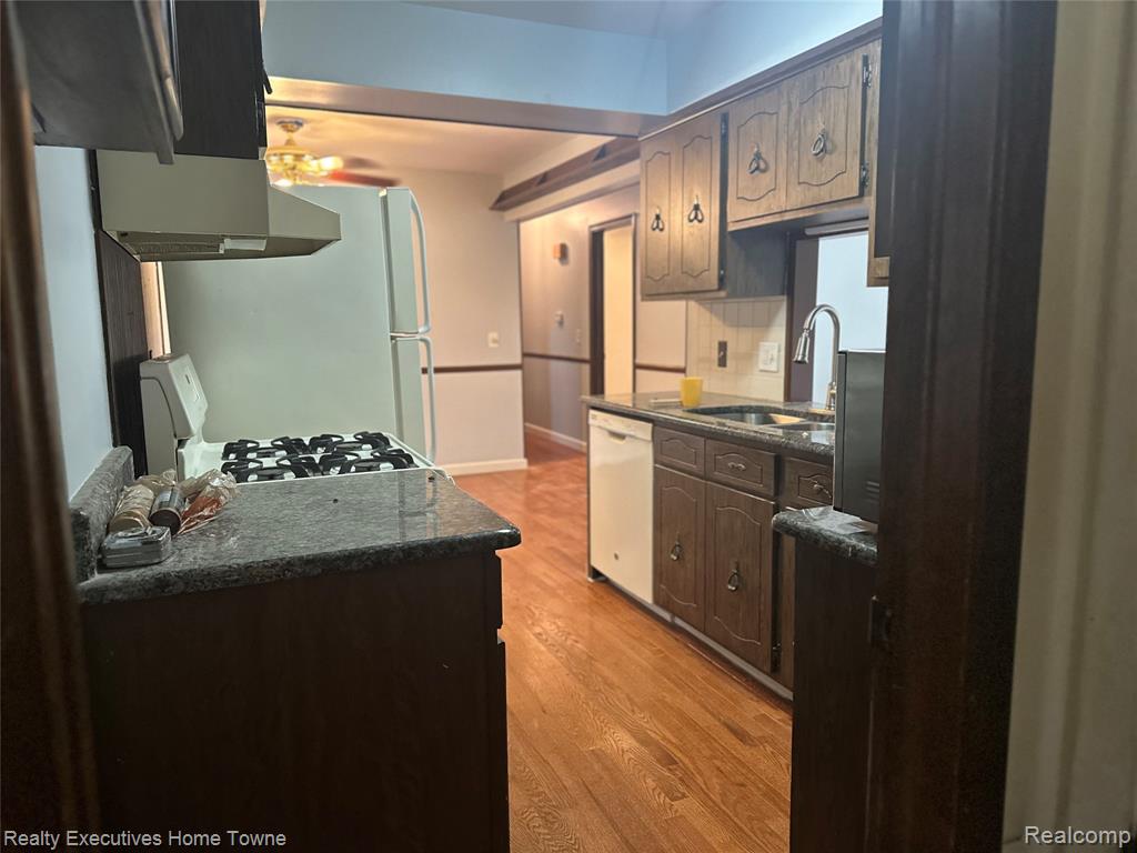 49545 SCHOENHERR Road, Shelby Twp, MI 48315 — Photo 8