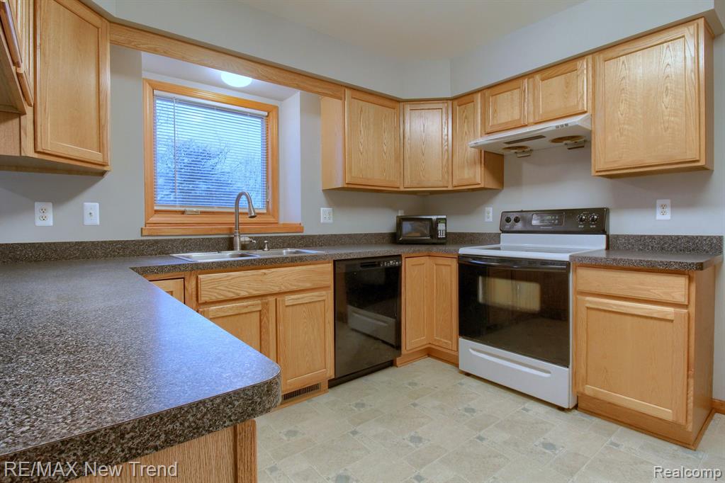 508 HEARTWOOD Lane, Saline, MI 48176 — Photo 14