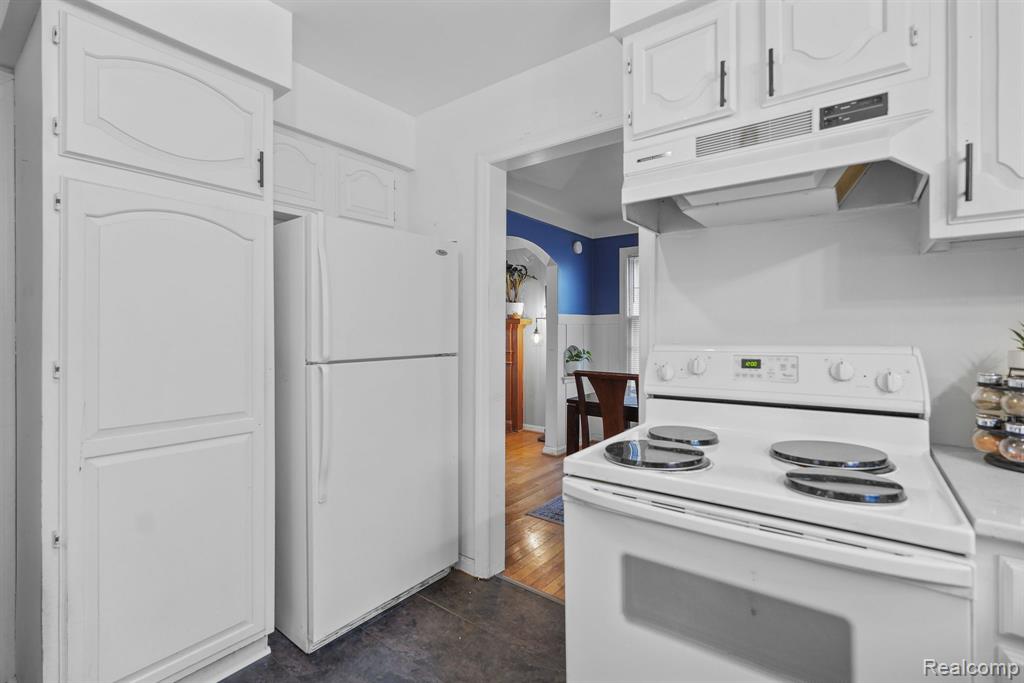 5270 LANNOO Street, Grosse Pointe, MI 48236 — Photo 12