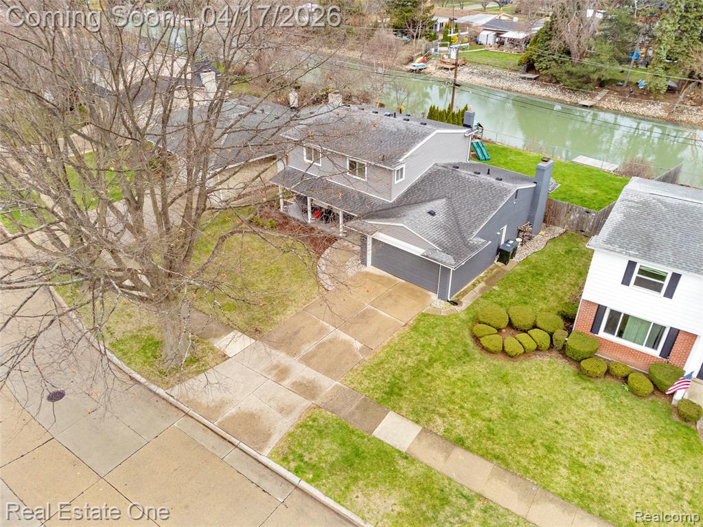 Aerial view of property and surrounding area featuring a large body of water